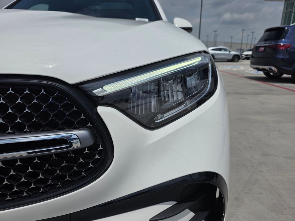 New 2026 Polar White Mercedes-Benz GLC 300 image 9