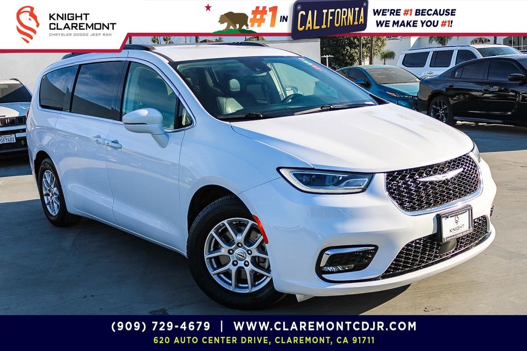 2022 Chrysler Pacifica Touring L's photo