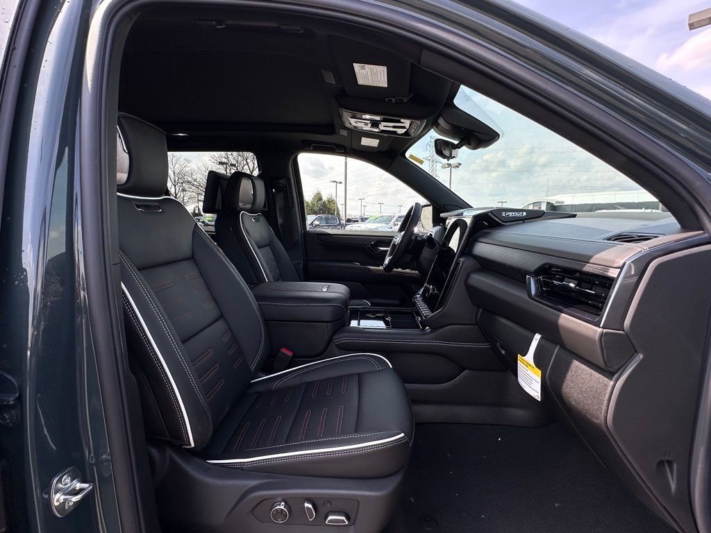 2026 GMC Yukon AT4 Ultimate - Photo 12