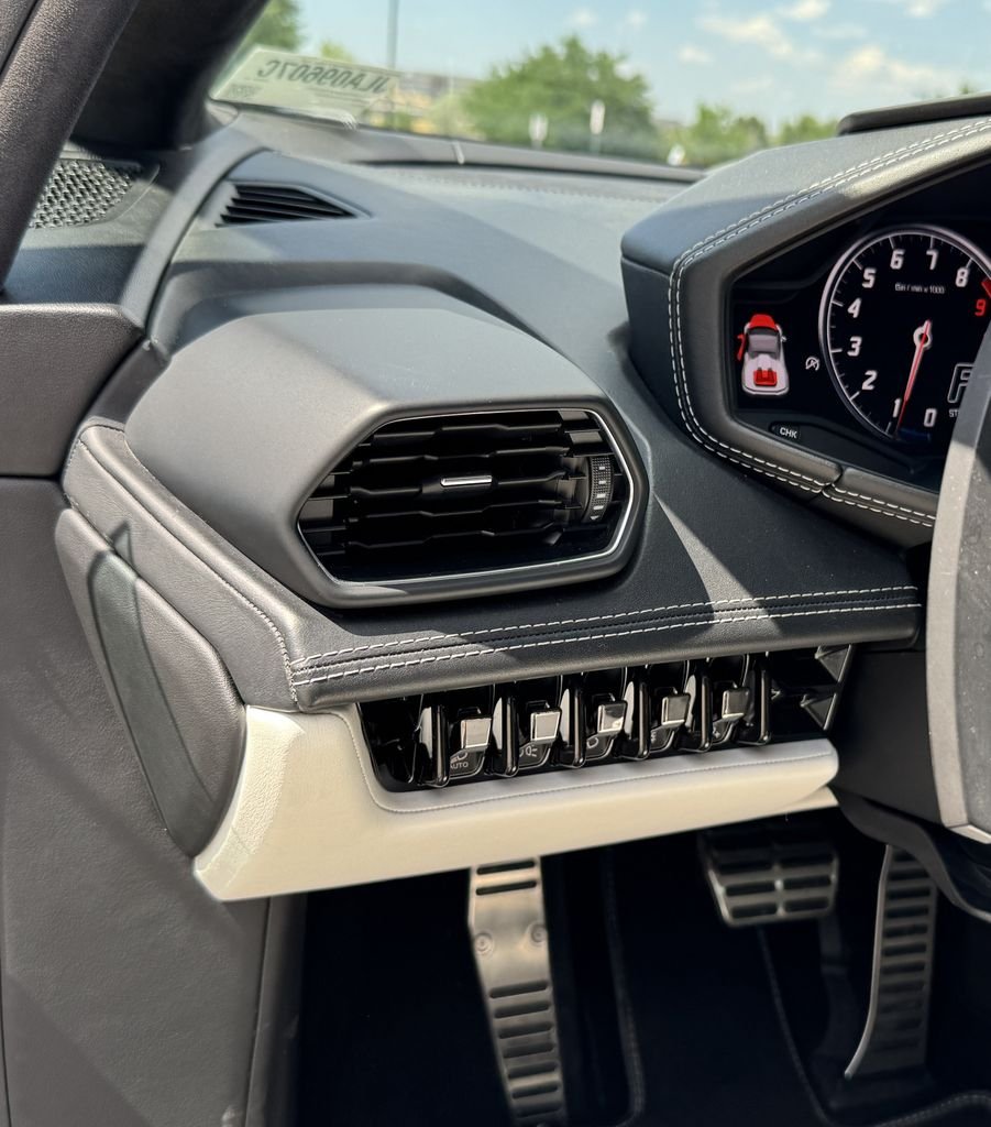 Used 2018 Silver Lamborghini LP580-2S image 14