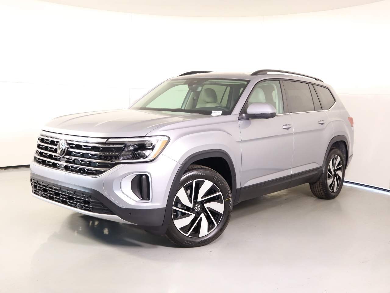 New 2026 SILVER MIST METALLIC Volkswagen SE 4Motion Technology image 1