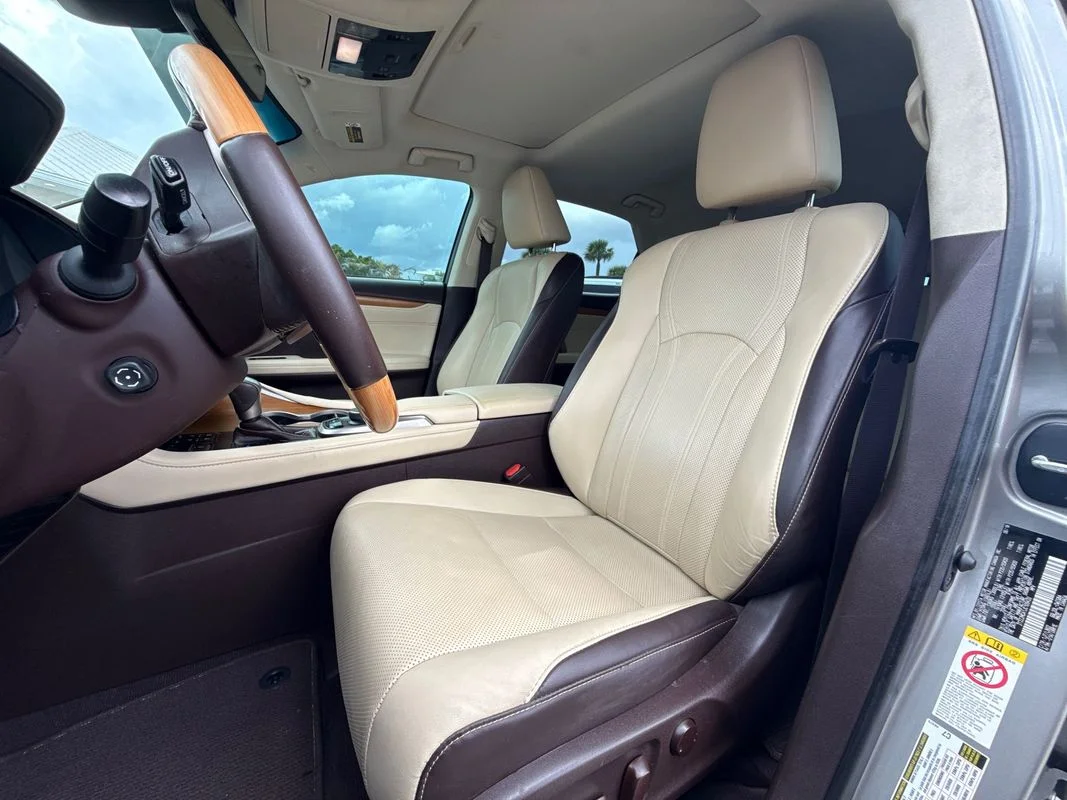 Used 2018  Lexus FWD image 17