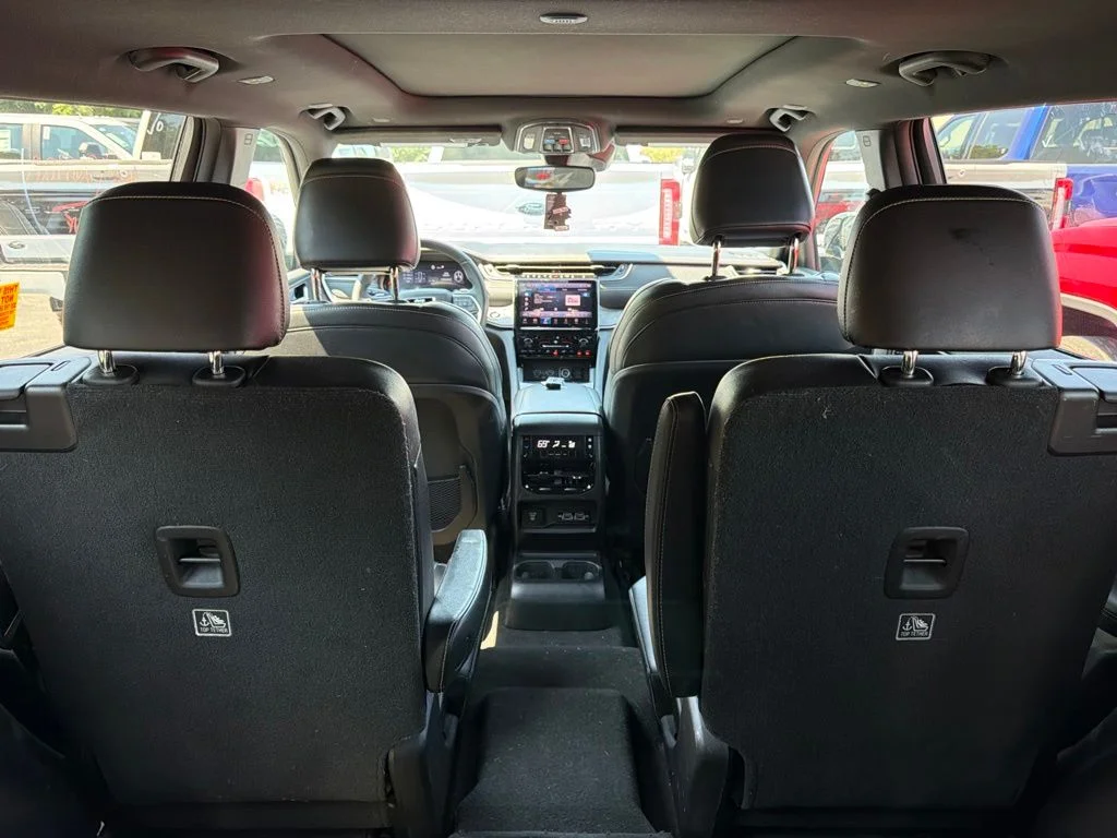 Used 2024 Metallic Jeep Limited image 21