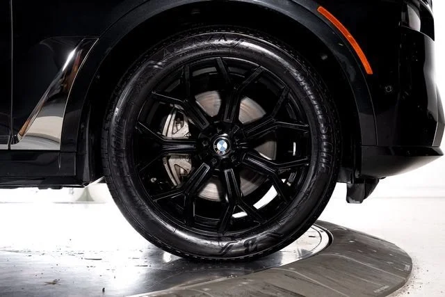 Used 2024 Black Sapphire Metallic BMW xDrive40i image 17