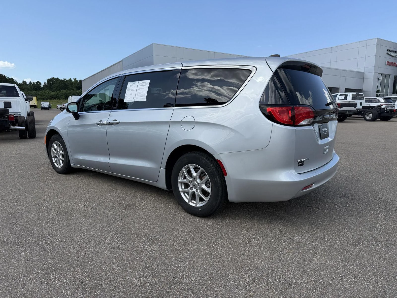 Used 2023 Silver Mist Clearcoat Chrysler LX image 4