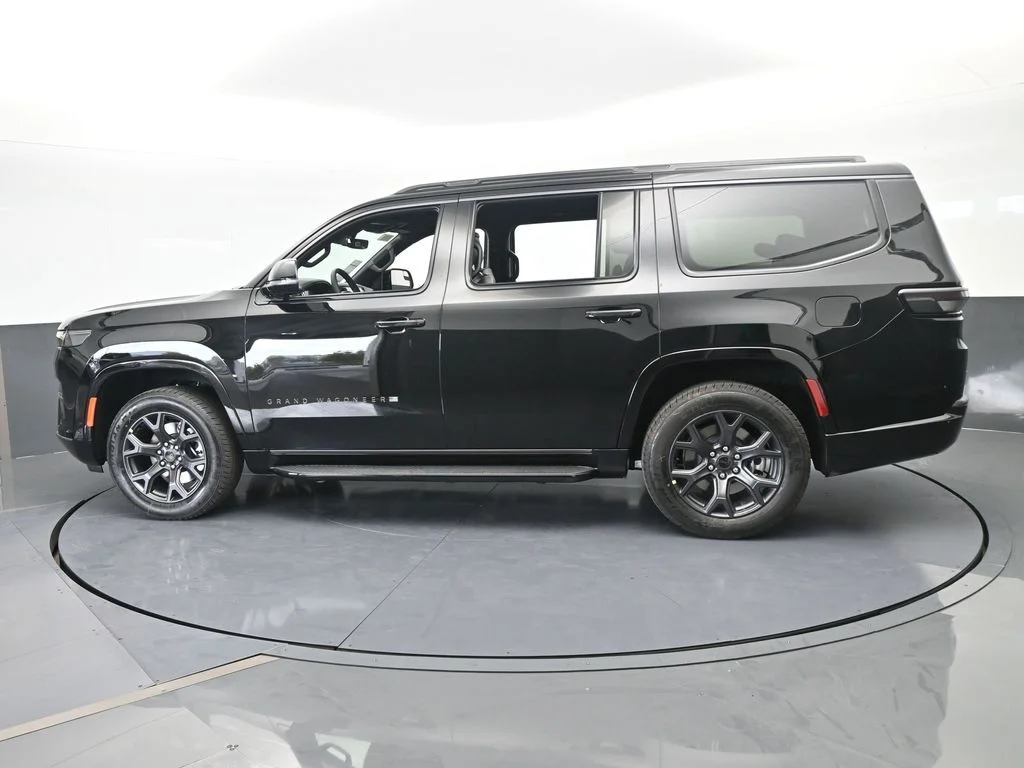 New 2026 High Gloss Black Exterior Paint Jeep Limited Altitude image 3
