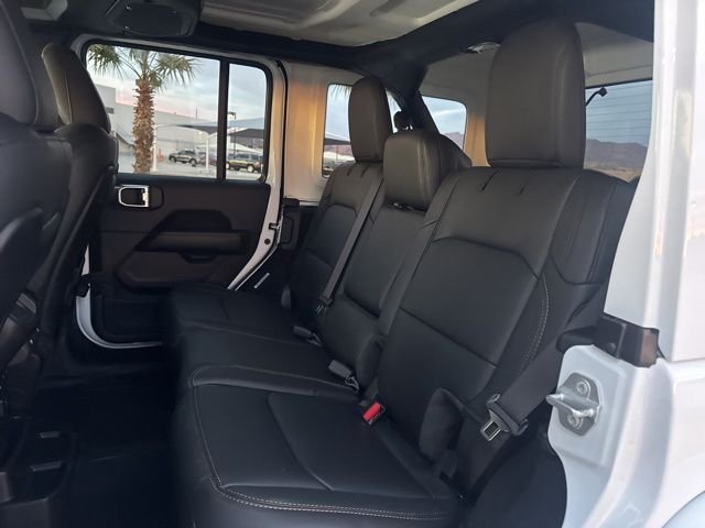 New 2026 Bright White Clear-Coat Exterior Paint Jeep Sahara image 11