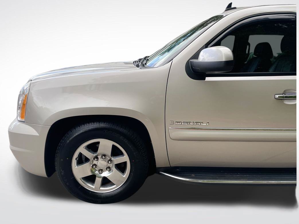 Used 2007 Silver Birch Metallic GMC Denali image 6