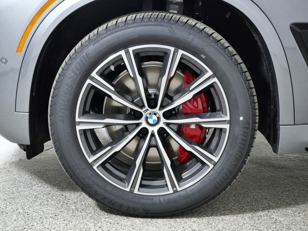 Used 2026 Skyscraper Grey Metallic BMW xDrive40i image 18