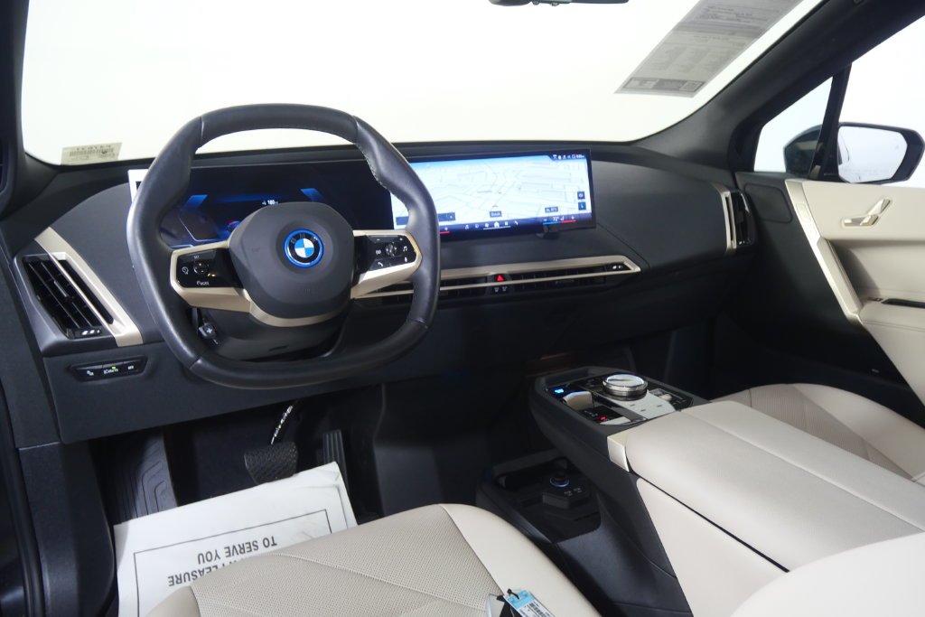 Certified Used 2025 Black Sapphire Metallic BMW xDrive50 image 18