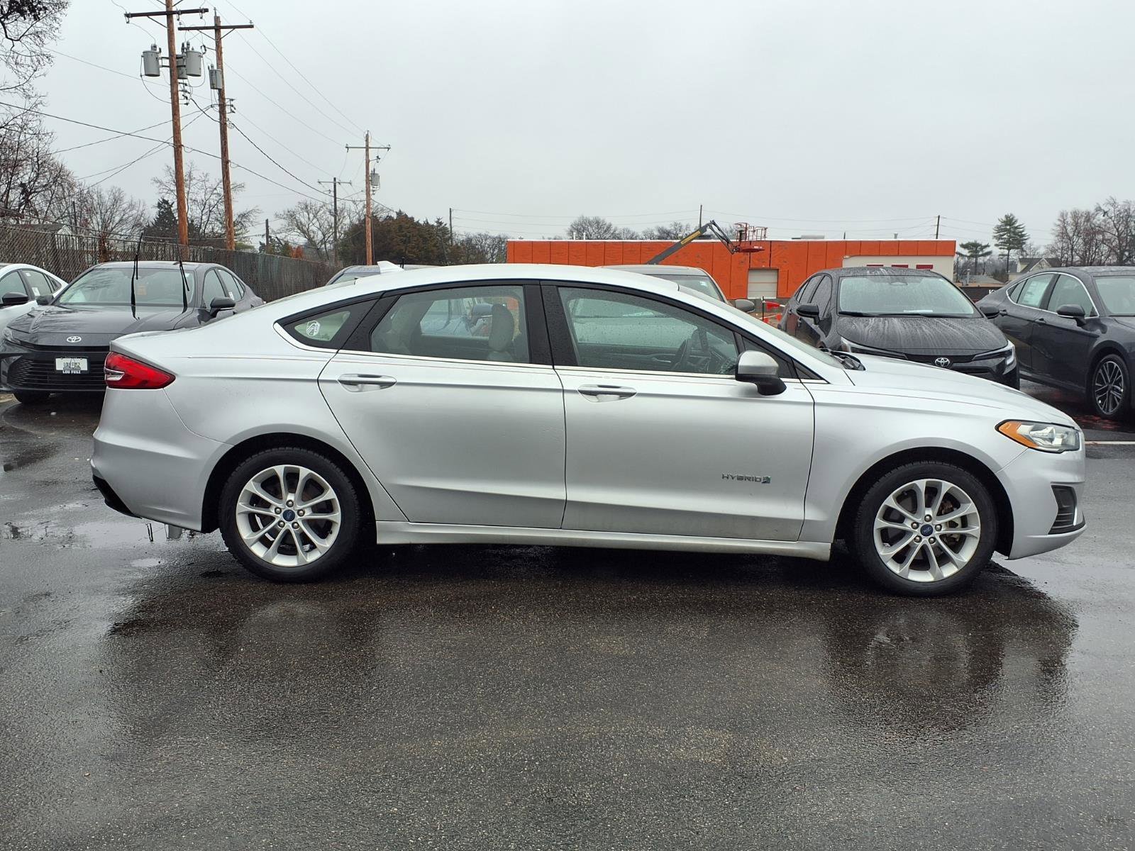 Used 2019 Ford Fusion Hybrid SE with VIN 3FA6P0LU3KR272734 for sale in Kirkwood, MO
