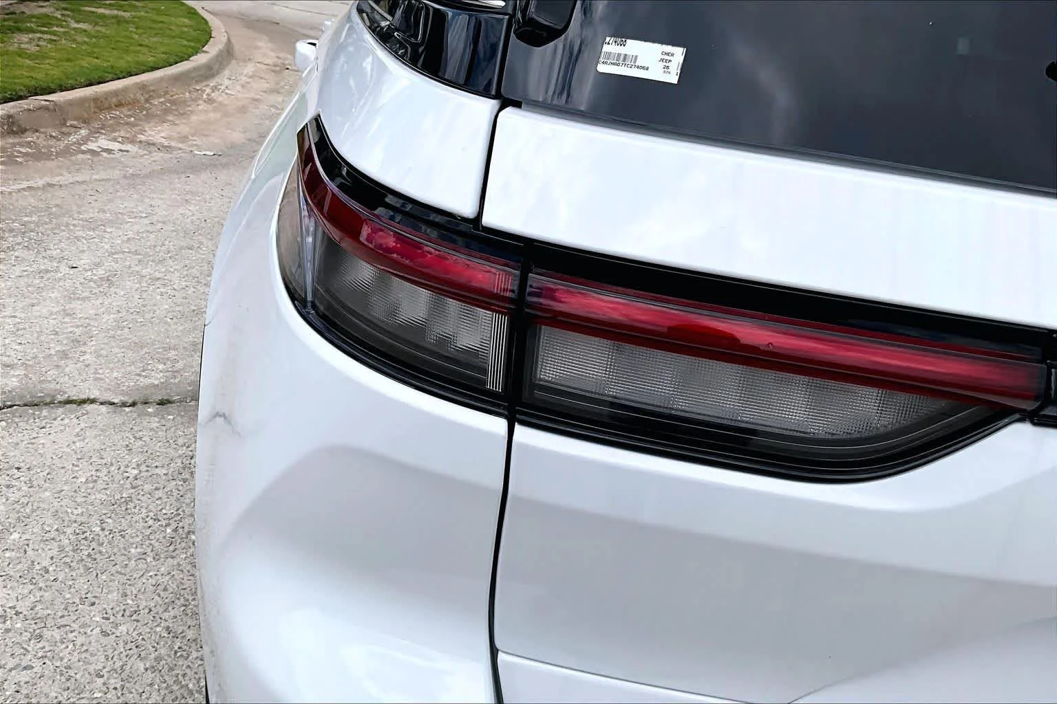New 2026 Bright White Clear-Coat Exterior Paint Jeep Laredo image 15