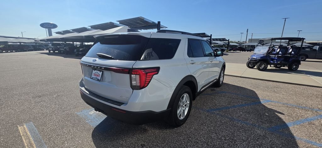 Used 2025 White Metallic Ford Active image 6