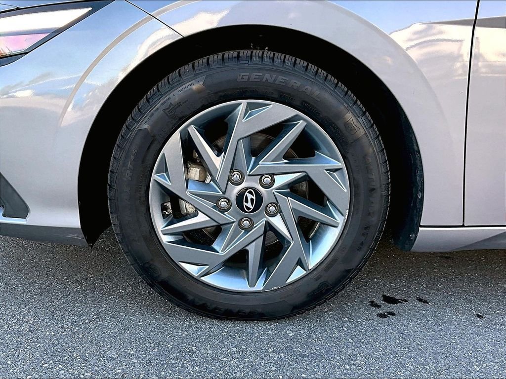Used 2024 Fluid Metal Hyundai SEL image 7