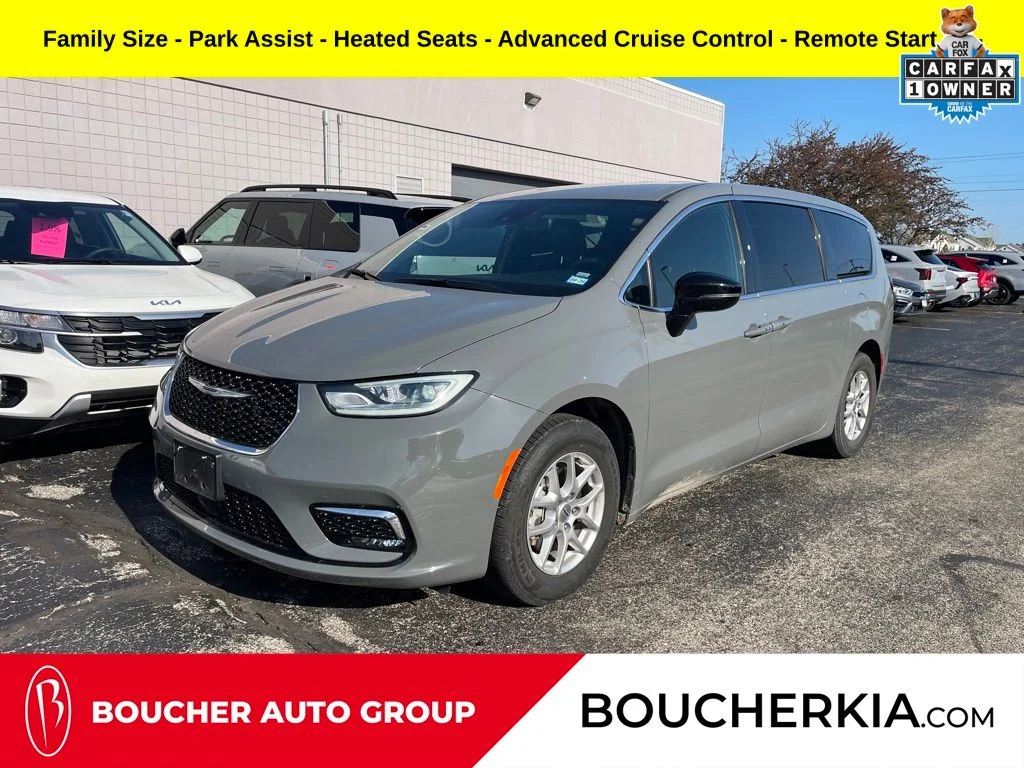 2025 Chrysler Pacifica Select's photo