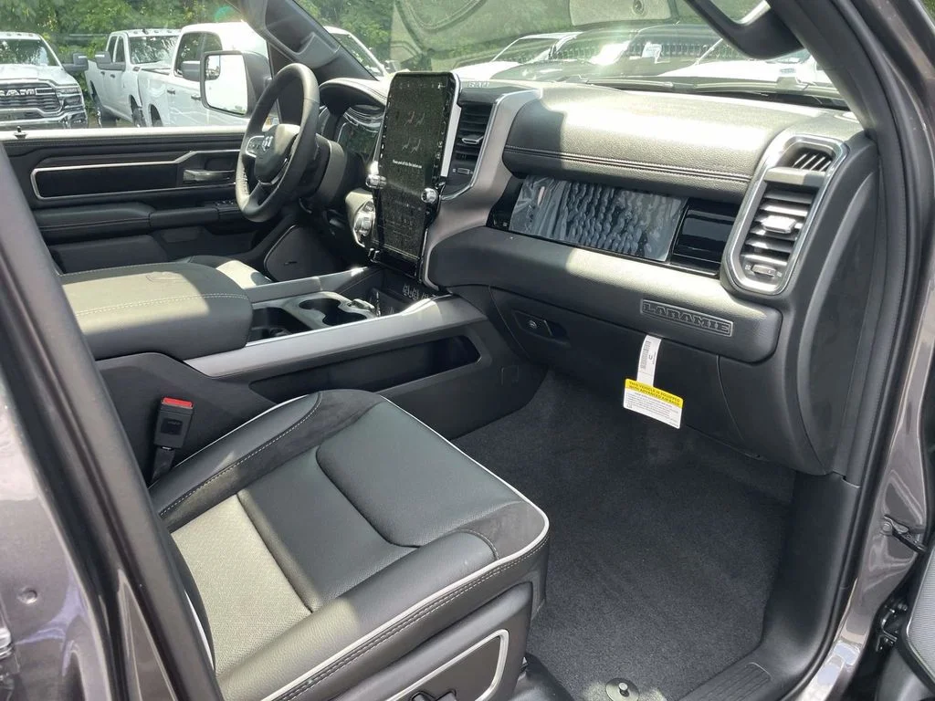 New 2026 Granite Crystal Metallic Clear-Coat Exterior Paint RAM Laramie image 14