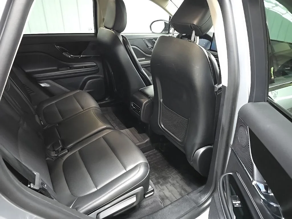 Used 2023 Silver Lincoln Standard image 22