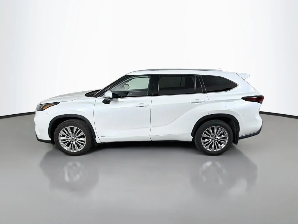 Used 2024 Beige Toyota Platinum image 9