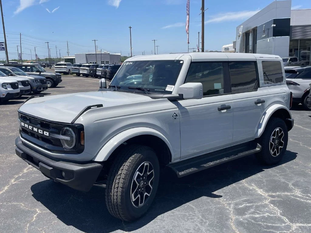 New 2026 White Ford Outer Banks image 7
