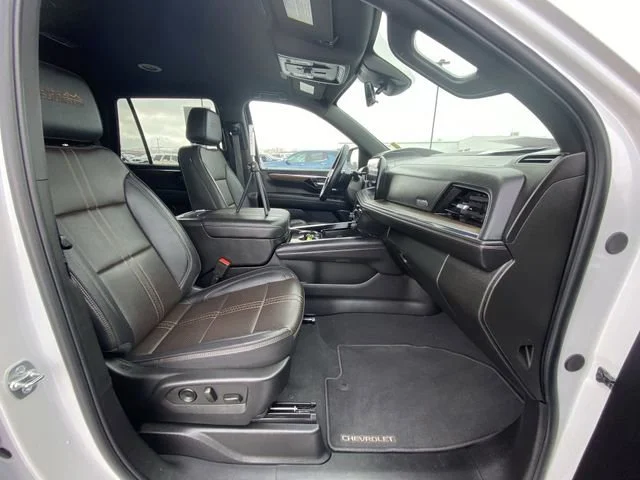 Used 2025 Iridescent Pearl Tricoat Chevrolet High Country image 25