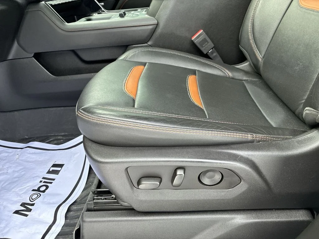 Used 2024 White GMC AT4 image 12