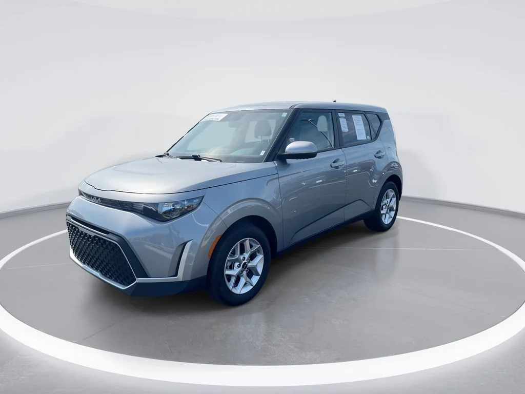 Used 2025 Gray Kia LX image 4