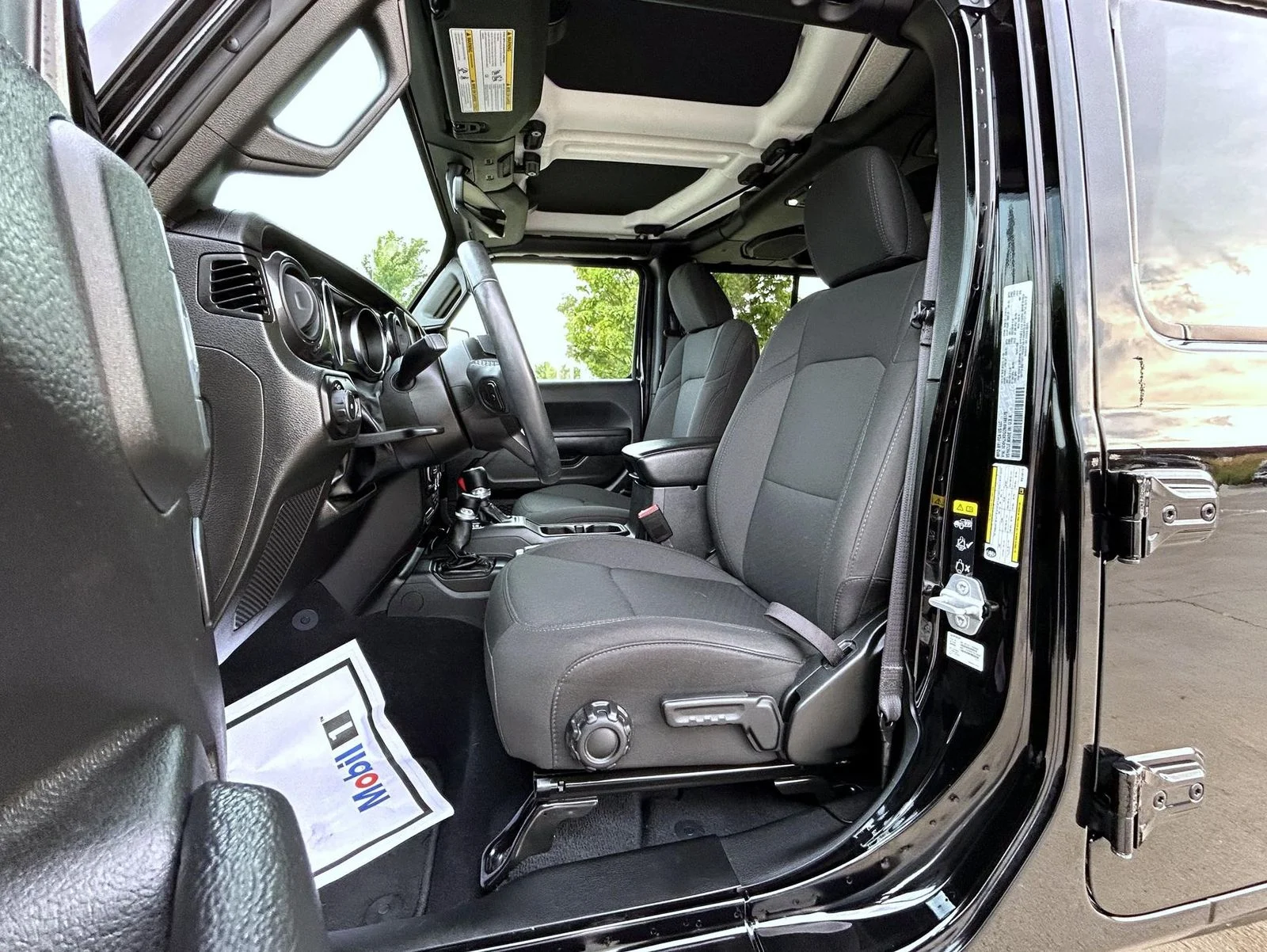 Used 2022 Black Jeep Unlimited Sport Altitude image 10