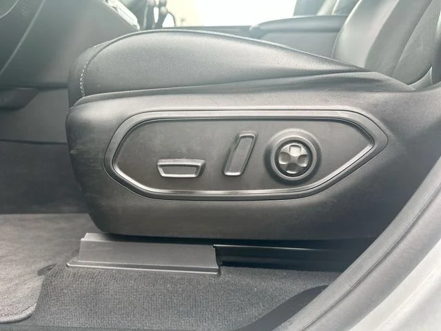 Used 2023 Silver Jeep Altitude image 14
