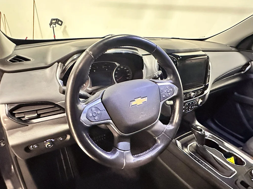 Used 2020 GRAPHITE METALLIC Chevrolet LT Leather image 22
