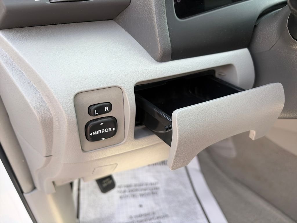 Used 2009 Super White Toyota XLE image 30