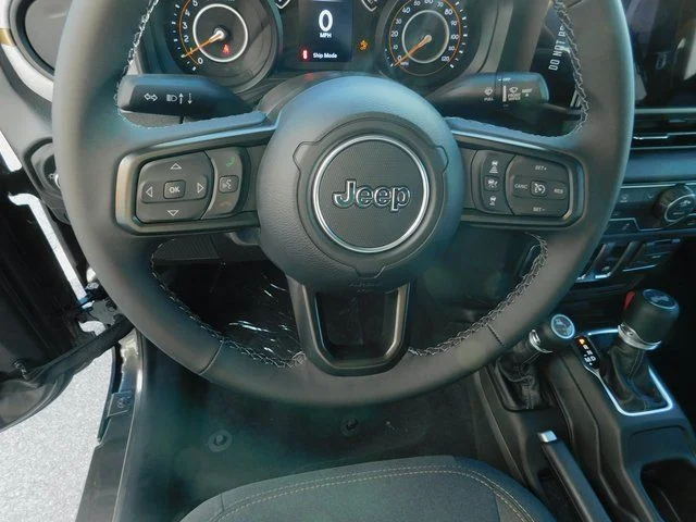New 2026 Granite Crystal Metallic Clear-Coat Exterior Paint Jeep Sport S image 7