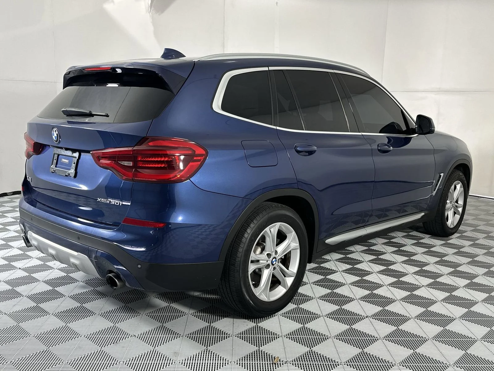 Used 2019 Blue BMW xDrive30i image 8