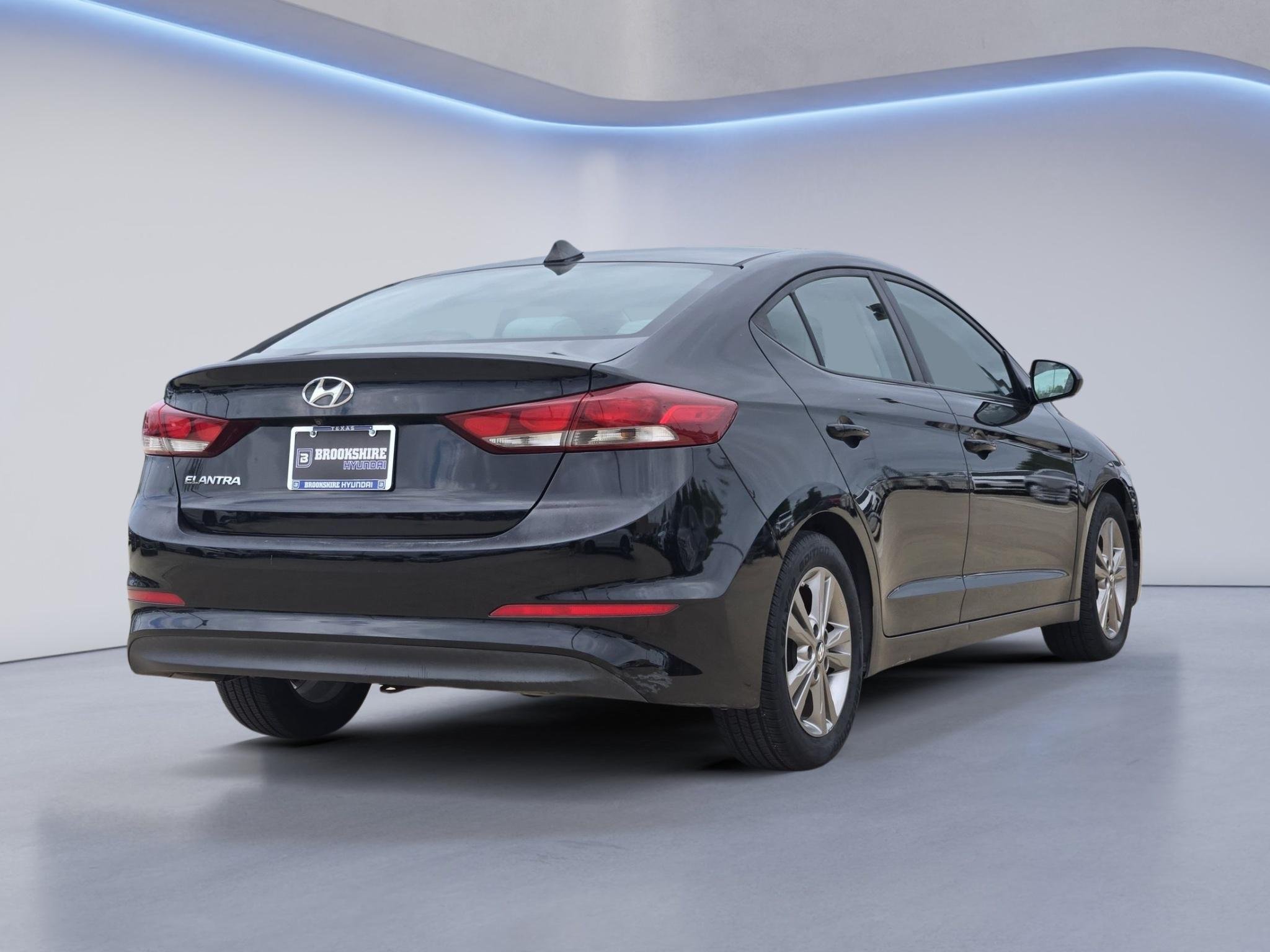 Used 2017 Black Noir Pearl Hyundai SE image 7