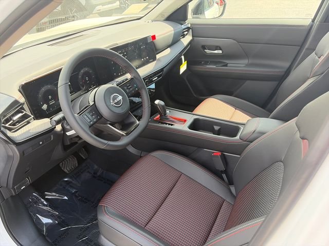 New 2026 Aspen White TriCoat / Super Black Two-tone Nissan SR image 30