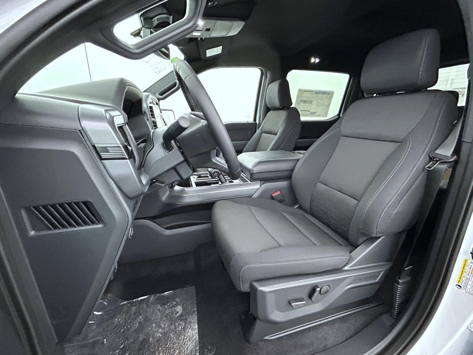 New 2026 Oxford White Ford XLT image 10