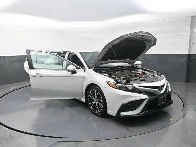 Used 2022 White Toyota SE image 39