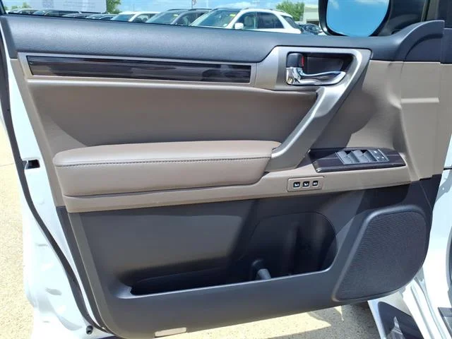 Used 2020 Starfire Pearl Lexus Luxury image 22