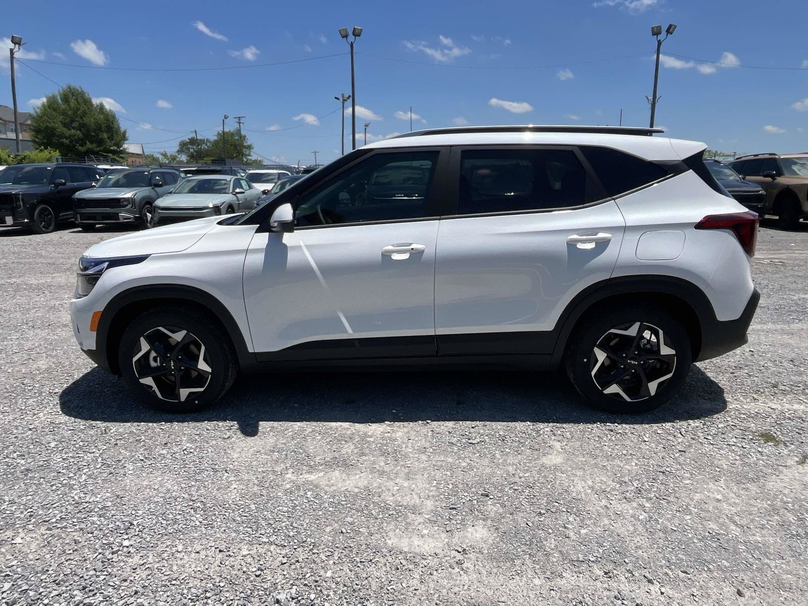 New 2026 Snow White Pearl Kia S image 4