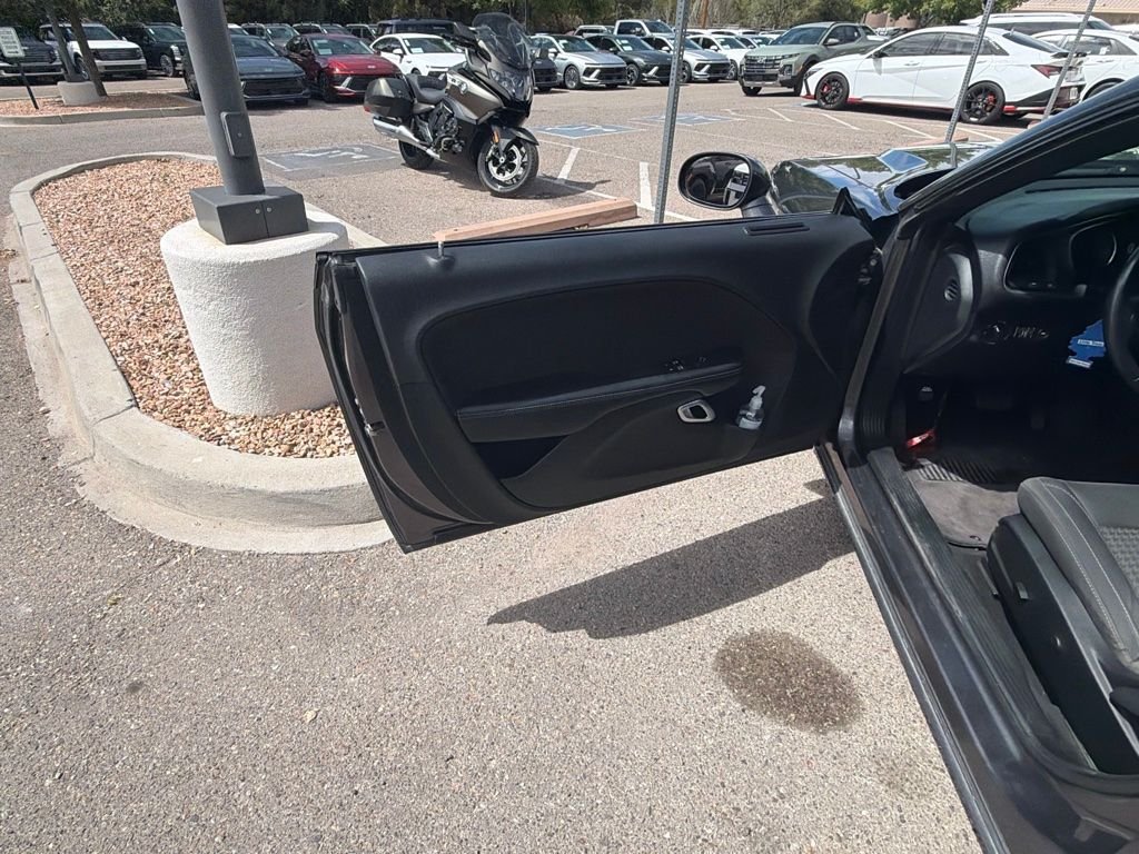 Used 2018 Gray Dodge SXT image 8