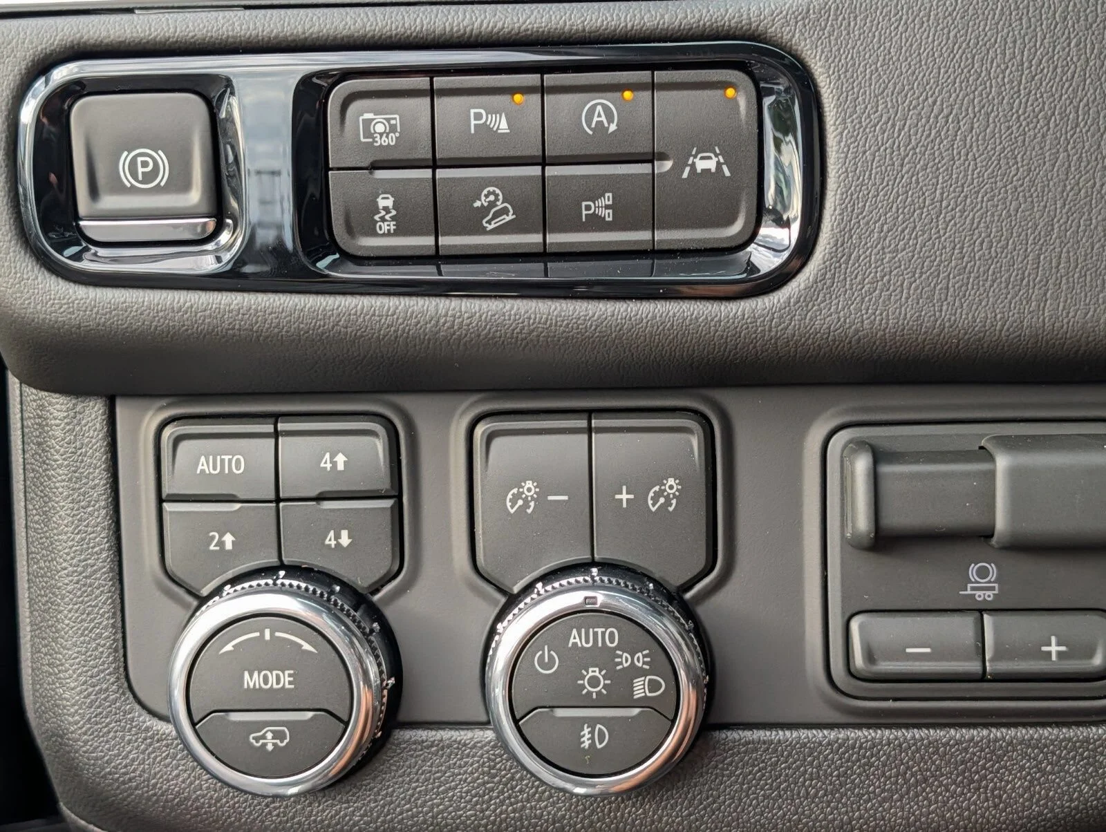2026 GMC Yukon Denali - Photo 16