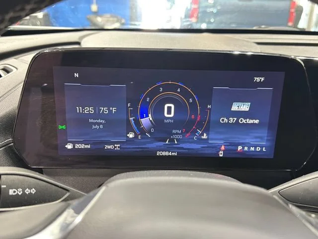 Used 2025 Summit White Chevrolet LT image 22