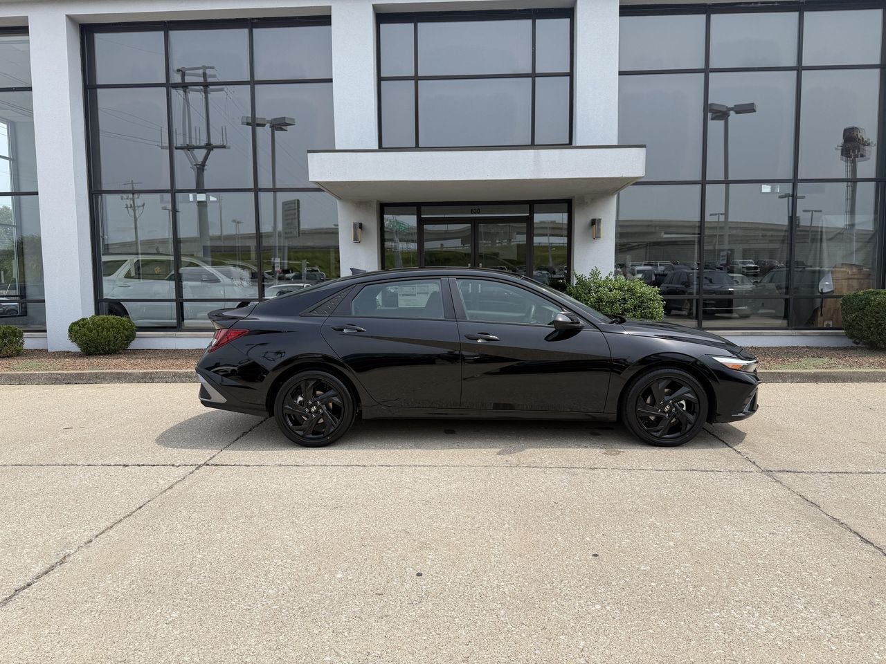 New 2026 Abyss Black Hyundai SEL Sport Plus image 3
