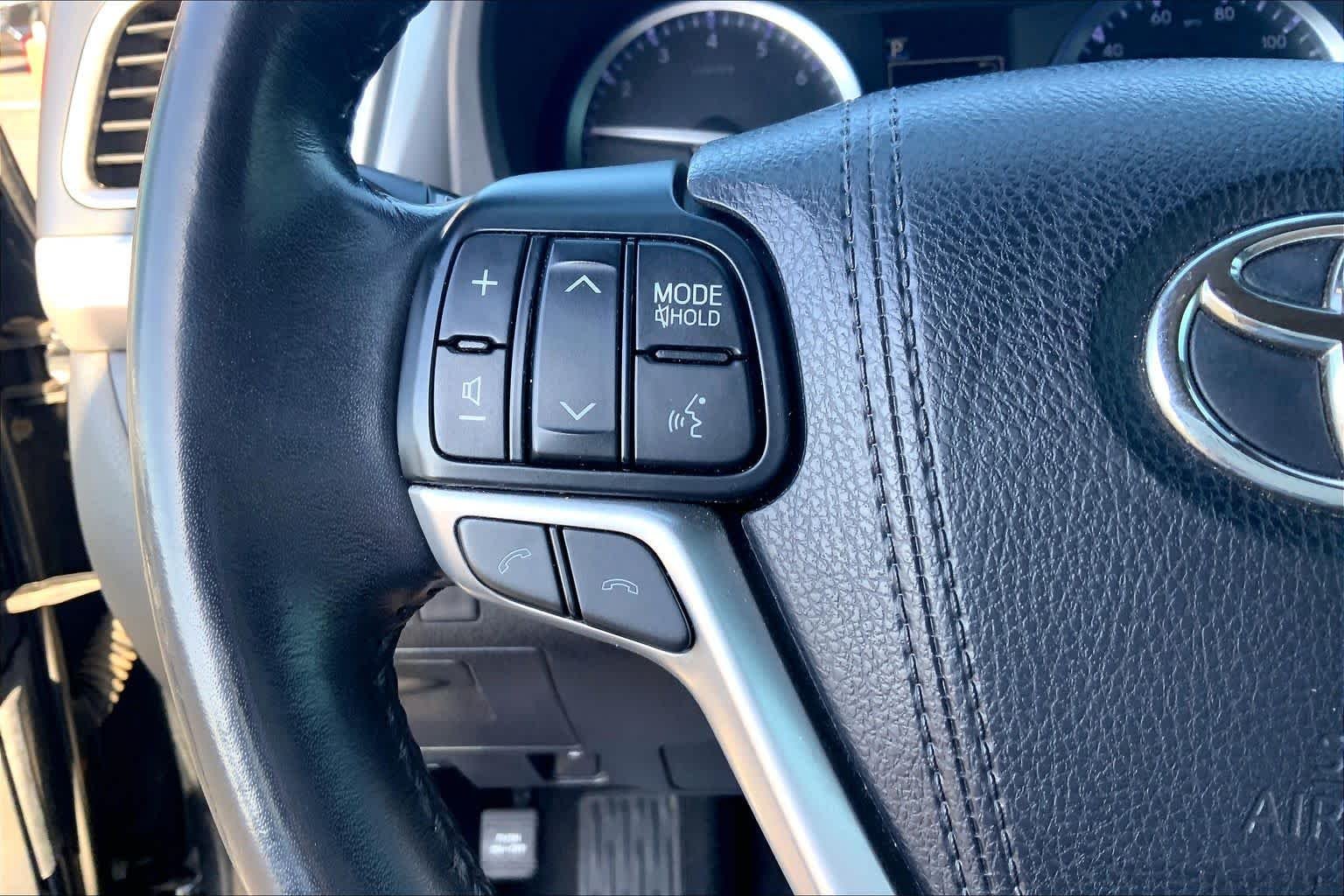 Used 2018 Midnight Black Metallic Toyota XLE image 24