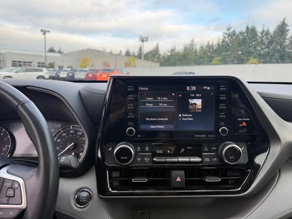 Used 2022 Silver Toyota XLE image 16