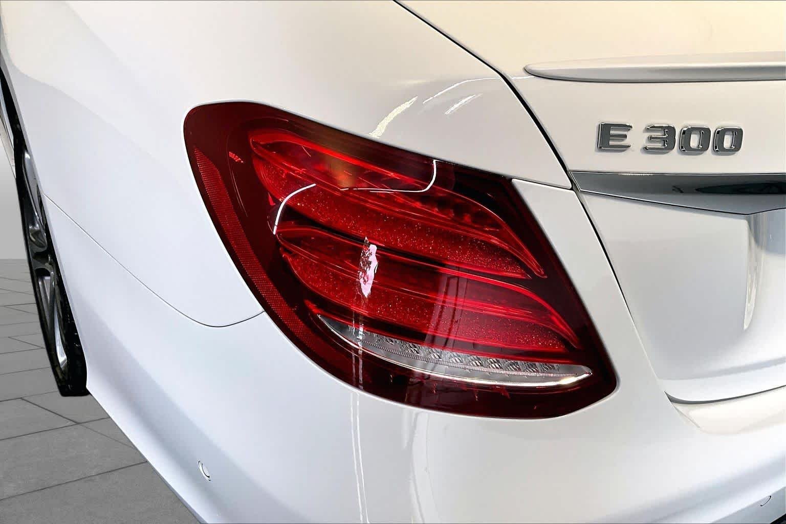 Used 2019 Polar White Mercedes-Benz E 300 image 27