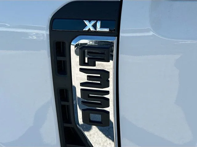 New 2026 Oxford White Ford XL image 15