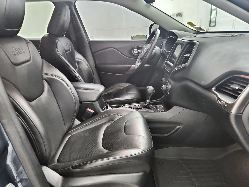 Certified Used 2021 Blue Jeep Latitude Lux image 34