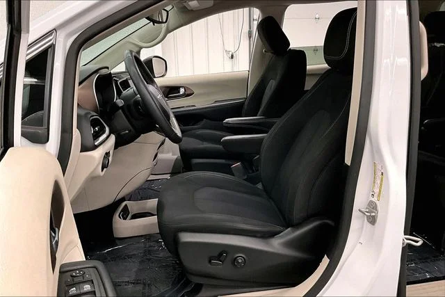 Used 2023 Bright White Clearcoat Chrysler LX image 20