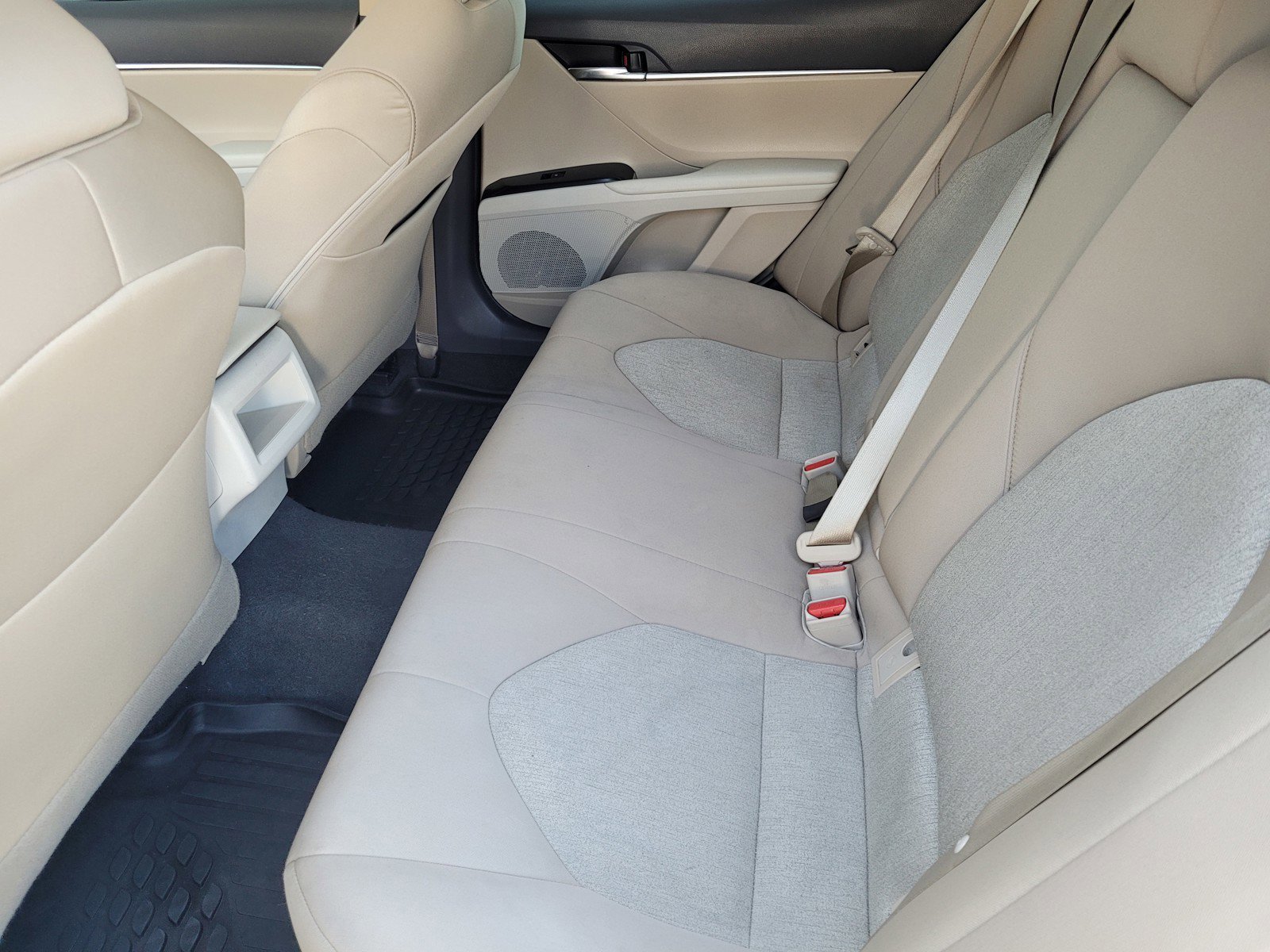 Used 2019 Red Toyota  image 10
