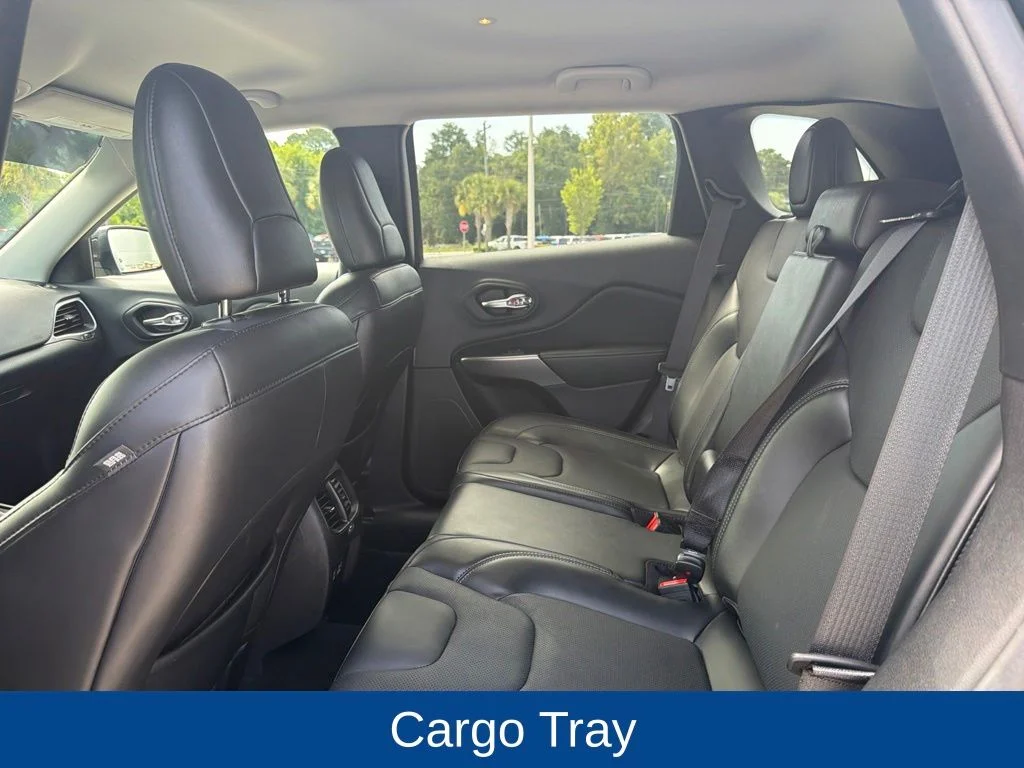 Certified Used 2021 Diamond Black Jeep Latitude Lux image 14
